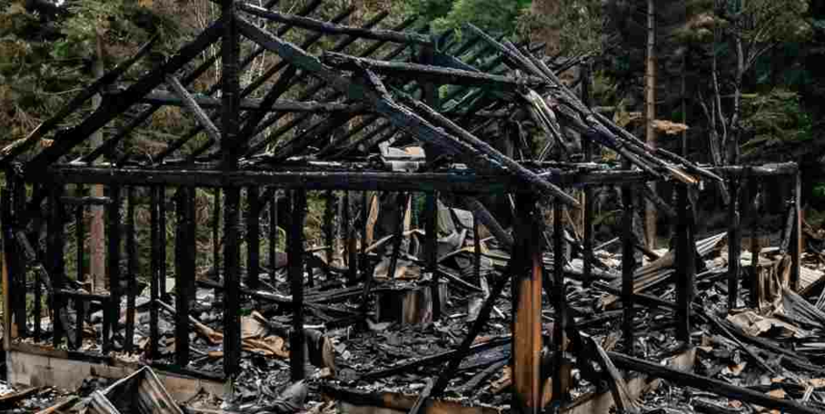 "Isère : la cabane de chasse de Pierre-Châtel dévastée par un incendie criminel"