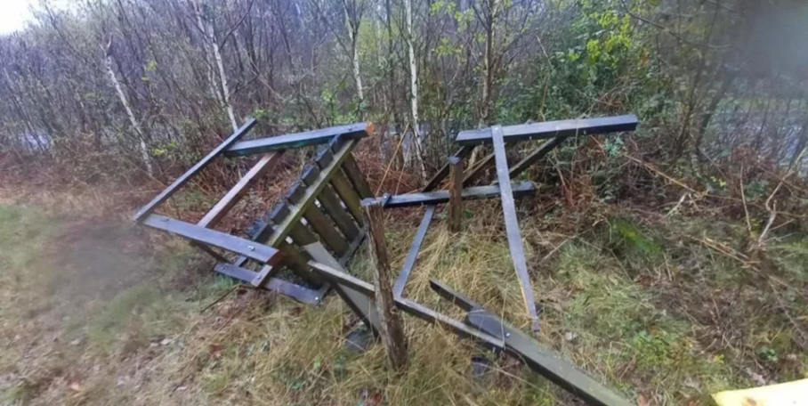 "Jura : les chasseurs de Falletans victimes d’une nouvelle vague de sabotages après leur cabane incendiée"