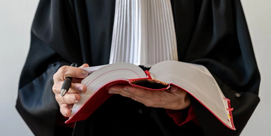 "Affaire Luc Besson : retrait de permis requis pour les chasseurs ayant achevé un cerf"