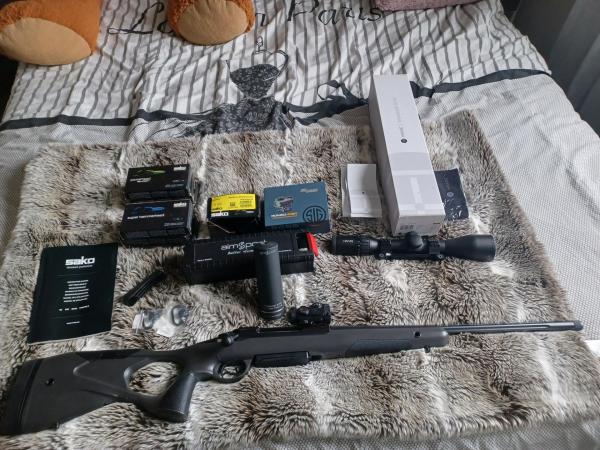 vends sako s 20  2700 € :calibre 308 + lunette + point rouge + moderateur + munitions