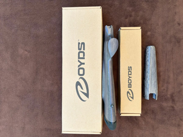 REMINGTON 7600 - CROSSE TROU DE POUCE GAUCHER ET POMPE ASSORTIE