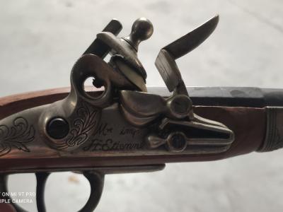 Réplique pistolet XVIII